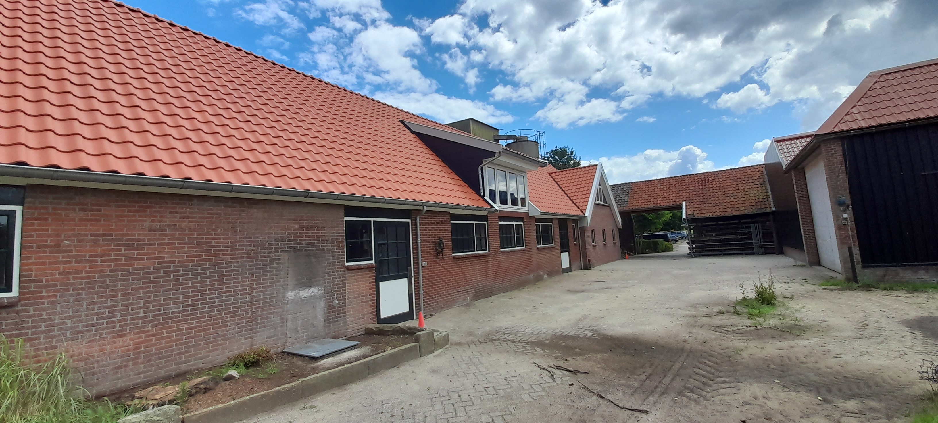 Restauratie en verduurzaming hellend dak en dakkapellen Weerselo fase 1 foto